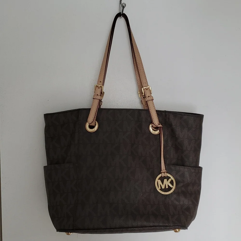 Michael Kors Signature Jet Set Travel Shoulder Bag - Picture 2 of 12